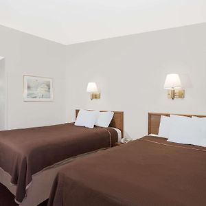 Queen Room Mobility accessible